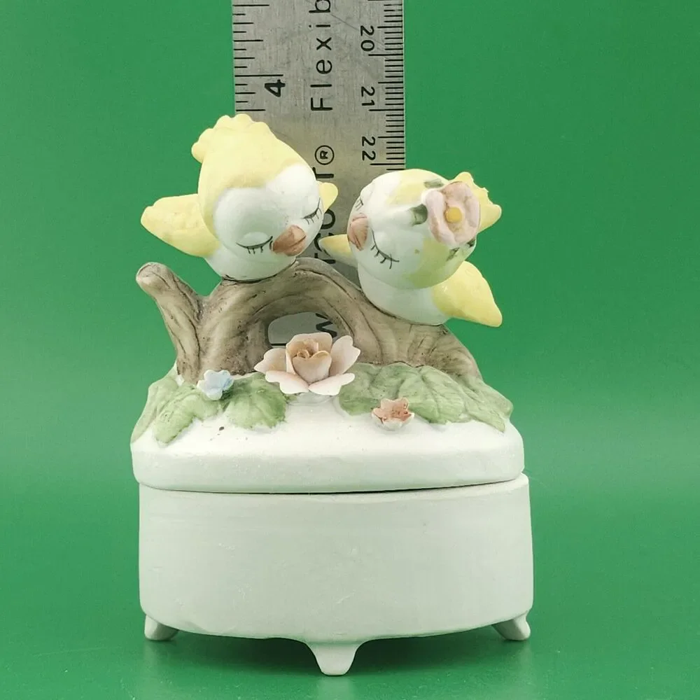 Vtg Lefton Kissing Lovebirds, Yellowbirds Trinket Jewelry Box 3 inch Tall Cute